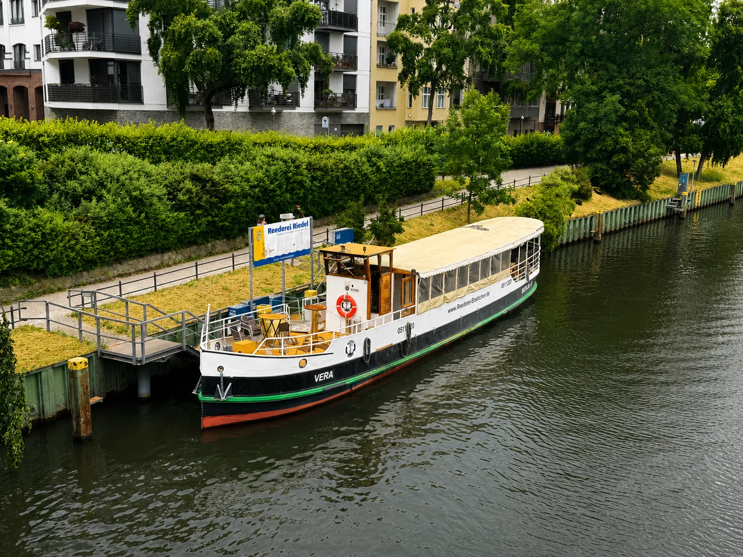 MS Vera am Anleger, Luftaufnahme